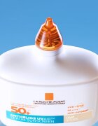 La Roche-Posay Anthelios UV Air Serum Sunscreen защитен серум за всички типове кожа на лицето SPF 50+ Light Natural 50 мл.