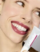 Labello Glowy Lips Berry тониращ балсам за устни с хиалуронова киселина SPF 30 10 мл.