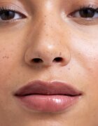 Lumene Lip Glow Oil Balm балсам за устни с олио цвят 4 Honey 10 мл.
