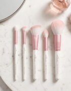 Luvia Cosmetics Daily Essentials комплкет четки с калъф Candy