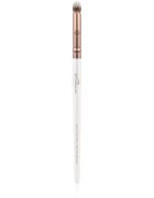 Luvia Cosmetics Elegance Pointed Crease Brush кръгла четка за сенки за очи 330 1 бр.