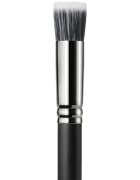 MAC Cosmetics Brush 130S Short Duo Fibre малка четка за нанасяне на течни кремообразни и прахообразни продукти 1 бр.