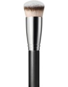 MAC Cosmetics Brush 170 Synthetic Rounded Slant Brush скосена кабуки четка 1 бр.