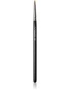 MAC Cosmetics Brush 209 Synthetic Eyeliner Brush четка за очна линия 1 бр.