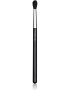MAC Cosmetics Brush 224S Tapered Blending четка за нанасяне на сенки за очи 224S 1 бр.