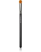 MAC Cosmetics Brush 242S Shader кръгла четка за сенки за очи 1 бр.