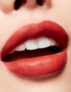 MAC Cosmetics Chili's Crew Lustreglass Lipstick хидратиращ гланц за устни цвят Chili Popper 3 гр.