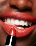 MAC Cosmetics Chili's Crew Lustreglass Lipstick хидратиращ гланц за устни цвят Chili Popper 3 гр.