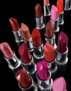 MAC Cosmetics MACximal Sleek Satin Lipstick Mini сатенено червило за перфектен външен вид цвят REBEL 1.5 гр.
