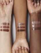 MAC Cosmetics Nudes Lustreglass Lipstick бляскаво червило цвят Alone Time 3 гр.