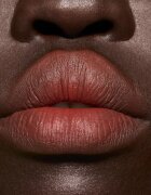 MAC Cosmetics Powder Kiss Hazy Matte матиращо червило цвят Devoted To Chili 3.5 гр.