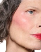 MAC Cosmetics Powder Kiss Lip + Cheek Mousse мултифункционален грим за устни и скули цвят M·A·CSmash 5 мл.