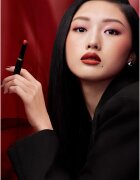 MAC Cosmetics Powder Kiss Velvet Blur Slim Stick матиращо хидратиращо червило цвят Spice World 2 гр.