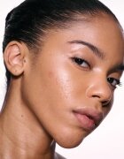 MAC Cosmetics Skinfinish Lightstruck течен хайлайтър цвят Bubbled Over 15 мл.