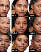 MAC Cosmetics Studio Radiance 24HR Luminous Lift Concealer Mini течен коректор цвят NW50 1.8 мл.