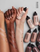 MAC Cosmetics Studio Radiance Face and Body Radiant Sheer Foundation лек фон дьо тен за лице и тяло цвят W3 50 мл.