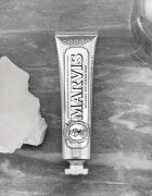 Marvis Whitening Smokers Mint избелваща паста за зъби за пушачи вкус Mint 85 мл.