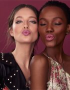 MAYBELLINE NEW YORK Color Sensational Smoked Roses овлажняващо червило цвят 320 Steamy Rose 3.6 гр.