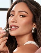 MAYBELLINE NEW YORK Lifter Glaze интензивен хидратиращ балсам за устни със силен гланц цвят 003 Rose Bite 2.8 гр.