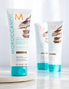 Moroccanoil Color Depositing нежна подхранваща маска без перманентни цветови пигменти Cocoa 200 мл.