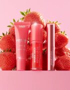 MUA Makeup Academy Hydra Juice Peptide Shimmer Lip Stylo блестящо червило с подхранващ ефект цвят Berry Bliss 1.5 гр.