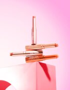 MUA Makeup Academy Hydra Juice Peptide Shimmer Lip Stylo блестящо червило с подхранващ ефект цвят Berry Bliss 1.5 гр.