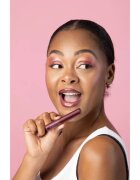 MUA Makeup Academy Hydra Juice Peptide Shimmer Lip Stylo блестящо червило с подхранващ ефект цвят Cherry Kiss 1.5 гр.