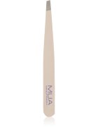 MUA Makeup Academy Precision Shaping Slanted Tweezers наклонена пинсета 1 бр.