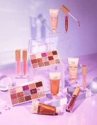 MUA Makeup Academy Virtual Glow подхранващ блясък за устни за лъскавина и блясък цвят Cyber 6.5 мл.