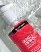 Neutrogena Clear & Defend+ почистващ гел против акне 200 мл.