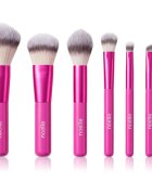 Noelle Pocket Glam Set 7/1 комплкет четки с калъф на път