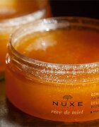 Nuxe Rêve de Miel Deliciously Nourishing Body Scrub подхранващ скраб за тяло 175 мл.