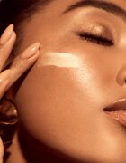 OLEHENRIKSEN Truth Banana Bright+ Instant Glow Moisturizer озаряващ дневен крем с витамин С 50 мл.