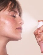 OLEHENRIKSEN Truth Peach Glaze Glow Mist мъгла за лице с витамин С 80 мл.