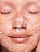 OLEHENRIKSEN Truth Peach Glaze Glow Niacinamide Cleanser пенлив почистващ гел за освежаване и хидратация 60 мл.