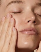 Omorovicza Queen Essence хидратираща есенция с хиалуронова киселина 100 мл.