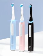 Oral-B iO White Clean електрическа четка за зъби с калъф за зарядно устройство Matte Black 1 бр.