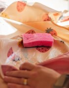 Petite&Mars Ben лигавник с дълги ръкави 2 y+ Beige Strawberries 1 бр.