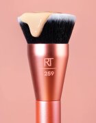 Real Techniques Original Collection Glow Round четка за нанасяне на фон дьо тен RT 259 1 бр.