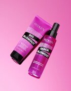Redken Quick Blowout термозащитен спрей за оформяне с преса и маша за по-бързо оформяне на прическата със сешоар 125 мл.