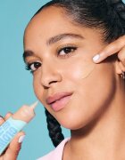 Rimmel Kind & Free Glow It Up лек хидратиращ фон дьо тен цвят 210 Golden Beige 30 мл.
