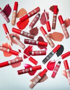 Rimmel Lasting Mega Matte леко течно матиращо червило 16 часа цвят Coral Sass 74 мл.