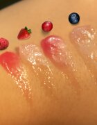 Rude Cosmetics Berry Juicy хидратиращ балсам за устни цвят Strawberry 10 мл.