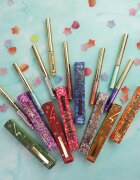 Rude Cosmetics Gimme Shimmer дълготрайна очна линия цвят Rose Quartz 2.5 гр.
