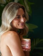 Sanctuary Spa Lily & Rose Collection грижа-скраб за тяло с аромат на цветя 300 гр.