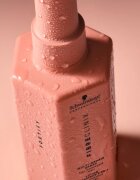 Schwarzkopf Professional Fibre Clinix Fortify Multi-Repair Spray възстановителна грижа за увредена и крехка коса в спрей 200 мл.