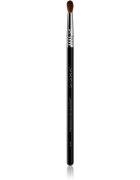 Sigma Beauty Eyes E42 Precision Firm Blender™ Brush четка за точно нанасяне на сенки за очи 1 бр.