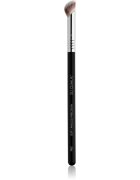 Sigma Beauty Face P83 Soft Angled Precision четка за коректор за контура около очите и устните P83 1 бр.