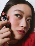 Sisley Phyto Blush Twist кремообразен руж в стик цвят 9 Cranberry 5.5 гр.