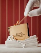 Sister's Aroma Hotel Royal Oud ароматна свещ 150 гр.